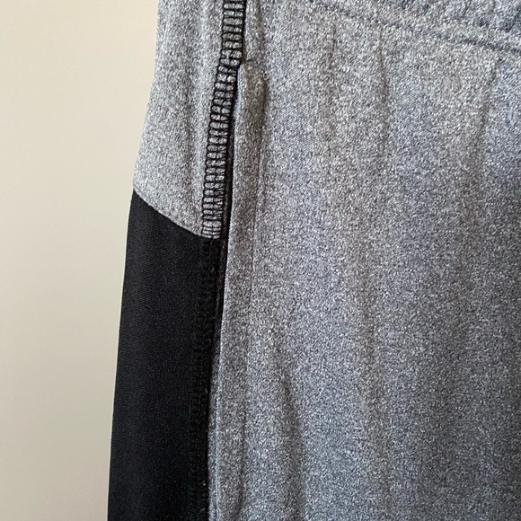 Old Navy Active Shorts - Picture 4 of 8